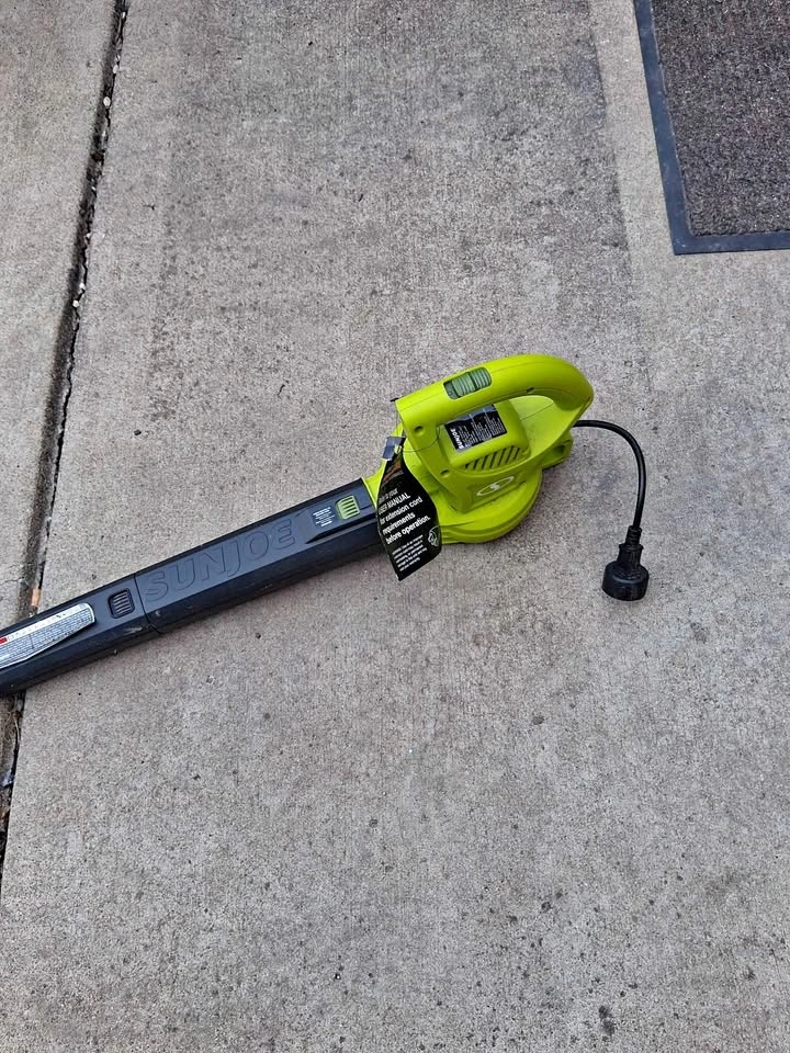 Electric SunJoe Leaf Blower