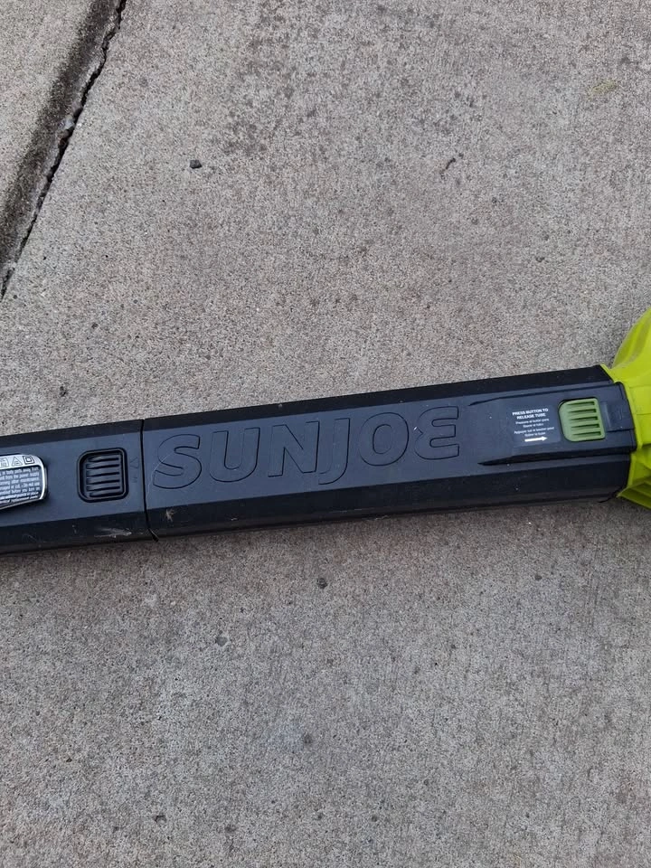 Electric SunJoe Leaf Blower - photo 2