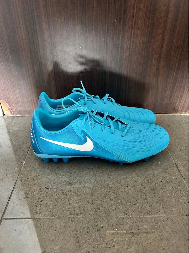 Nike Phantom GX AG Soccer Cleats – Size 9