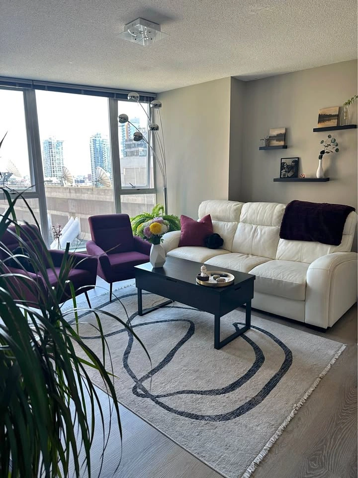 5' x 7' 10" Beige Area Rug