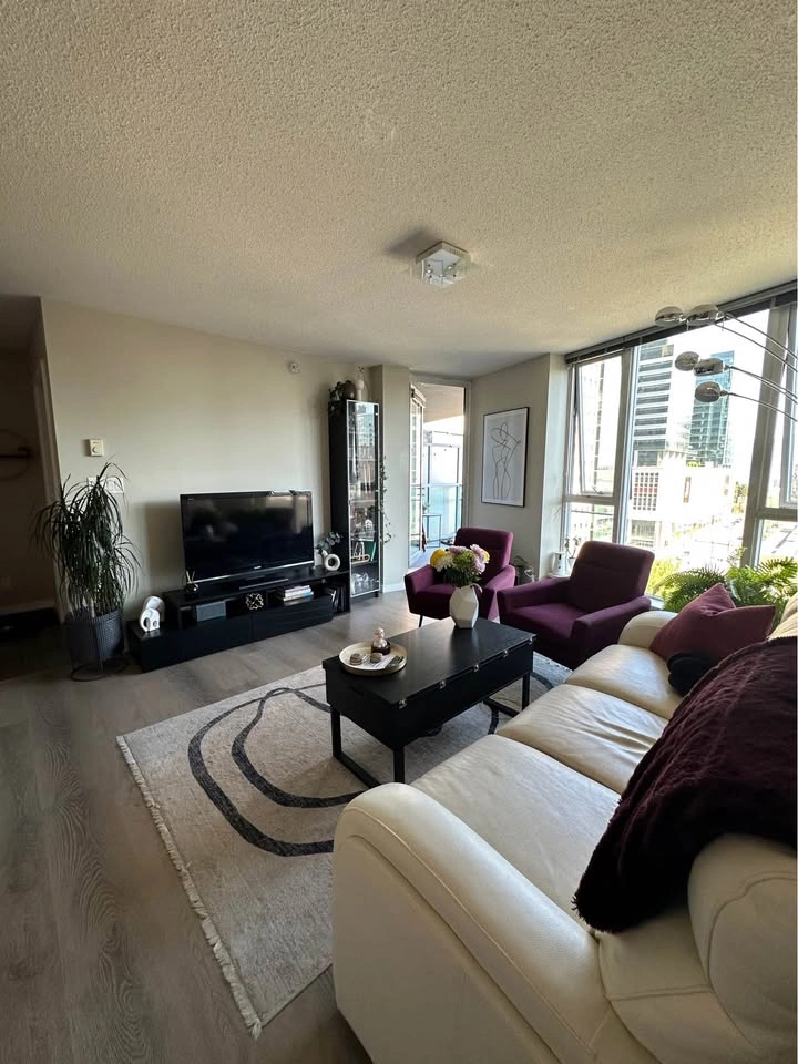 5' x 7' 10" Beige Area Rug - photo 2