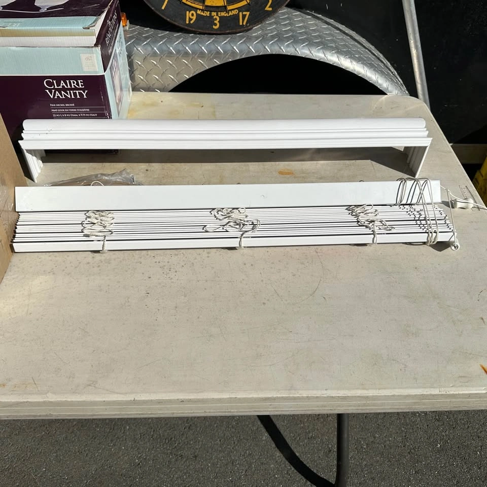 White Wood blind with Valance - photo 3
