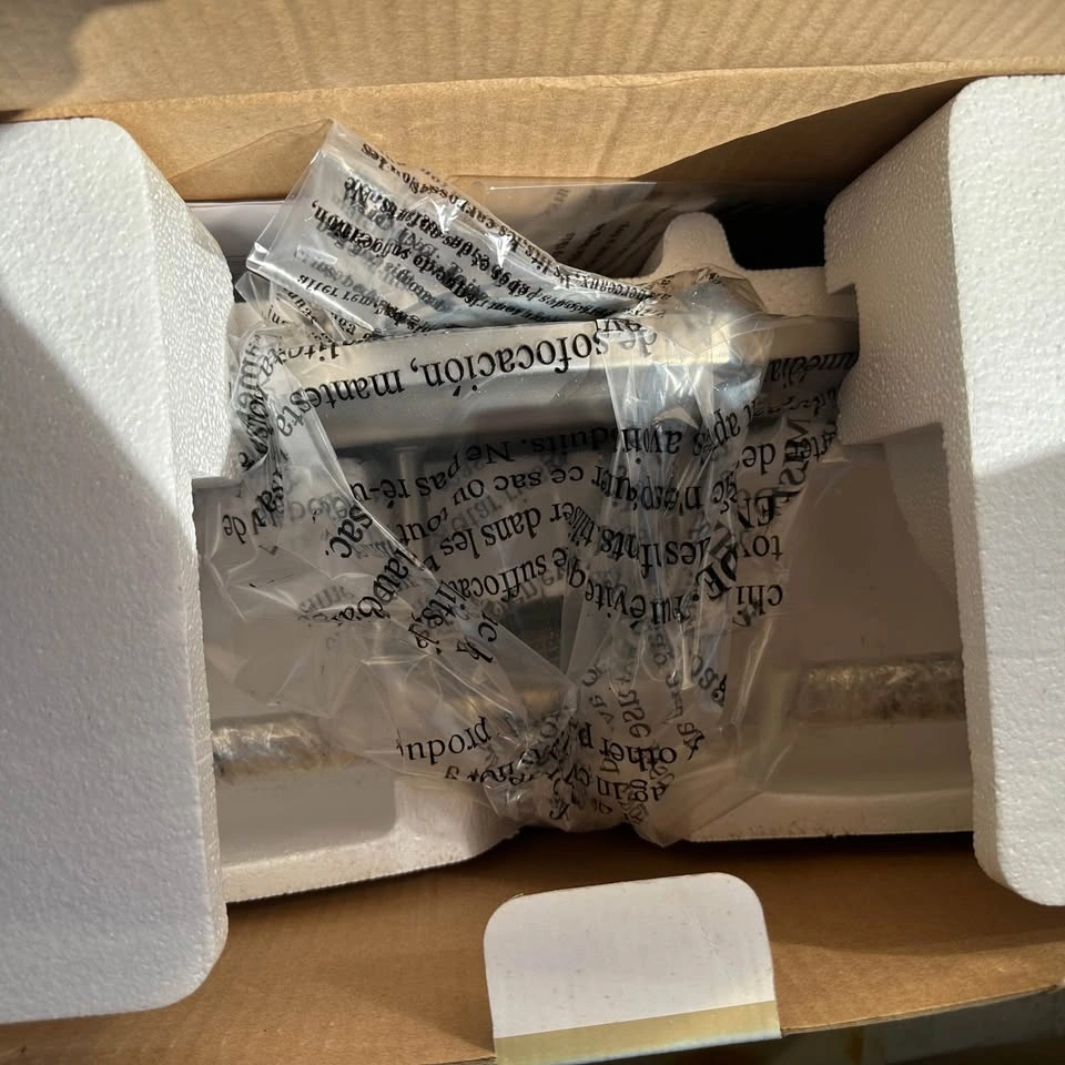 BNIB Vanity Light - 3 Bulb - photo 3
