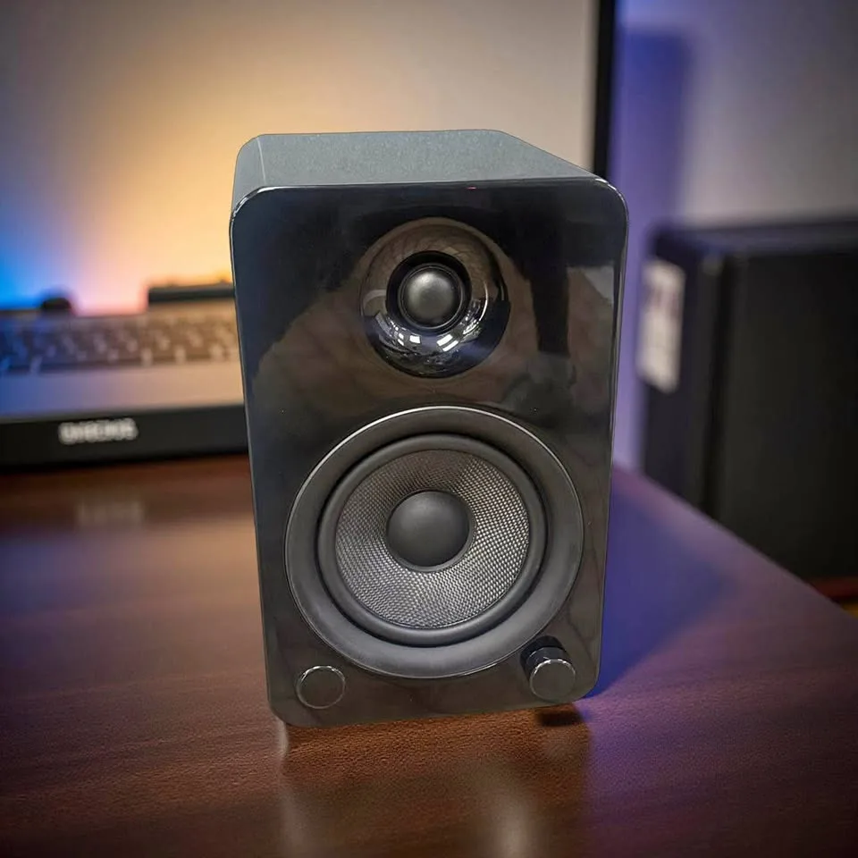 YU 5  Speaker thumbnail