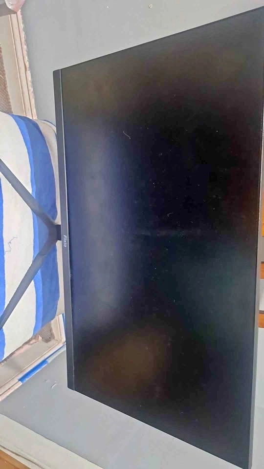 Pixio 200hz Gaming Monitor (Turns On, No Display)