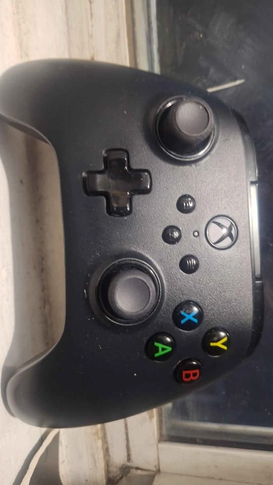 1 Xbox Controller, 2 PS4 Controllers - photo 3