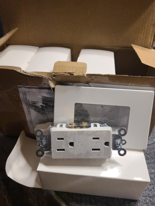 Tamper Resistant Receptacle Outlet with Wall Plate