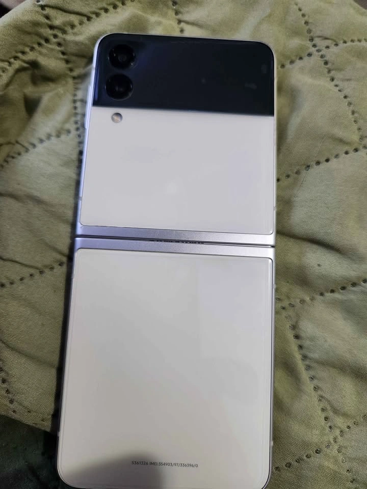 Samsung Galaxy Z Flip3 5G 256GB Unlocked - photo 3