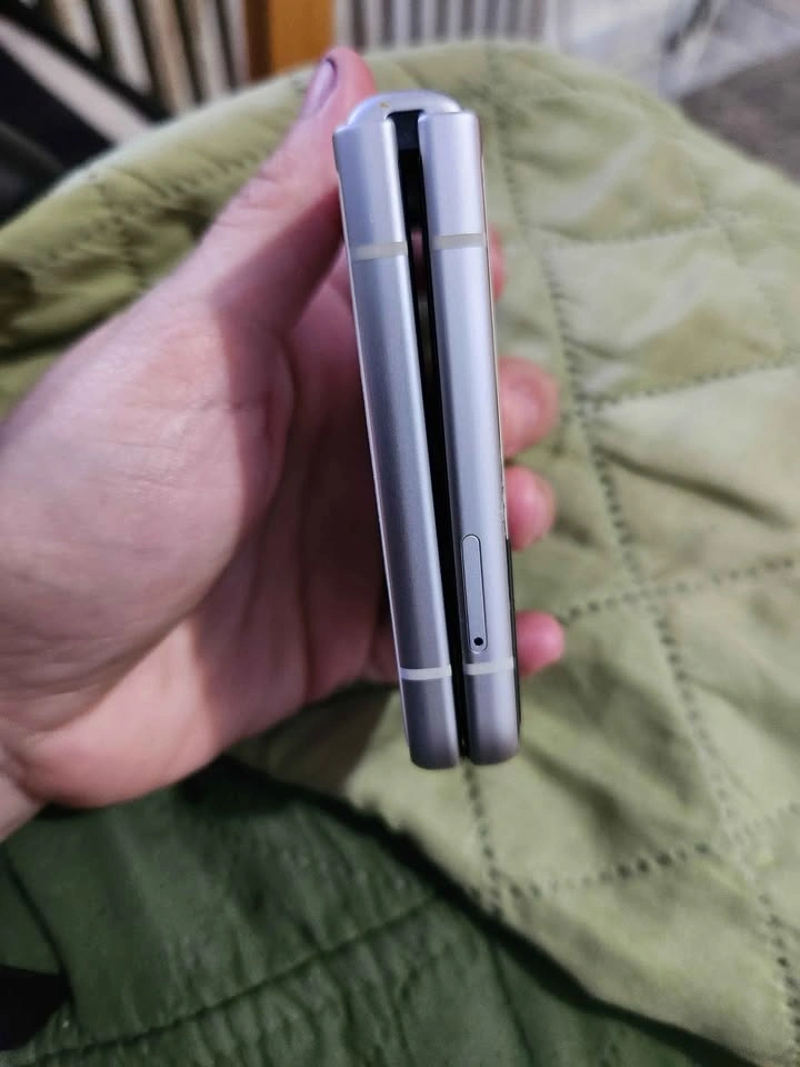 Samsung Galaxy Z Flip3 5G 256GB Unlocked - photo 5