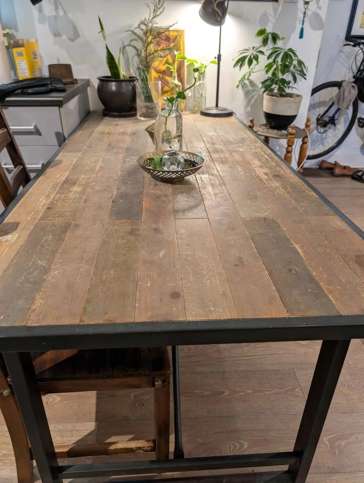 Beautiful industrial wrought iron table with wood slats - photo 2