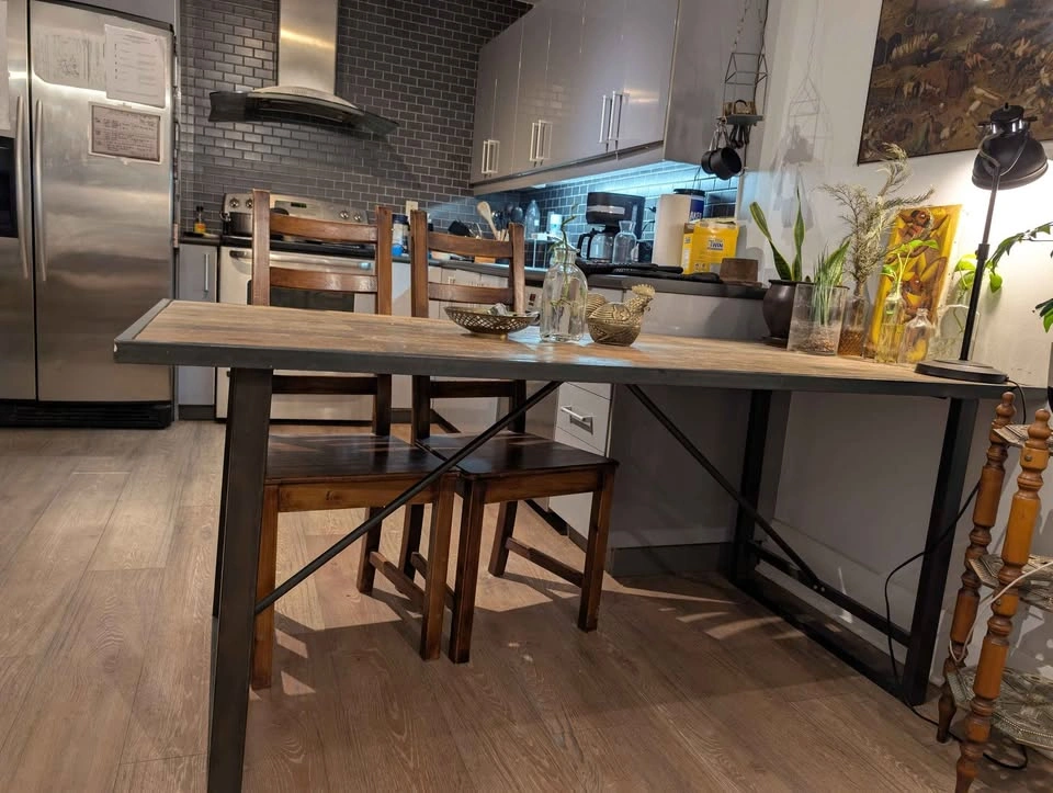 Beautiful industrial wrought iron table with wood slats - photo 4