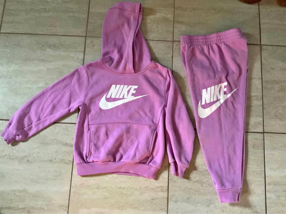 NIKE girls 2pc jogger set/hoodie