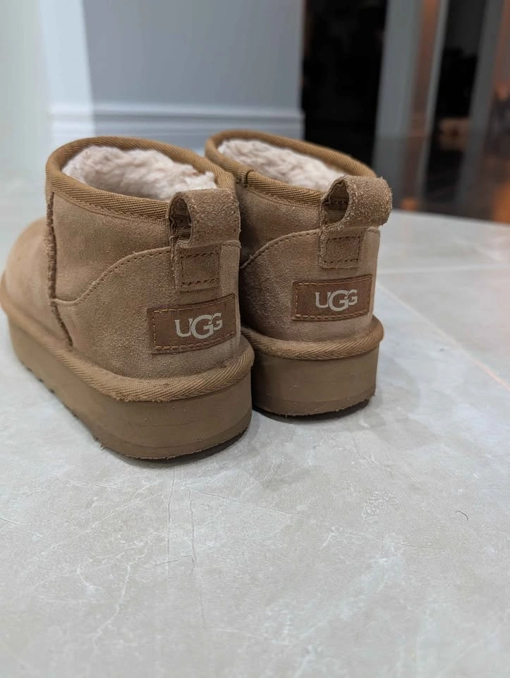 UGG Classic Ultra Mini Platform Boots Kids Size 2 - photo 2