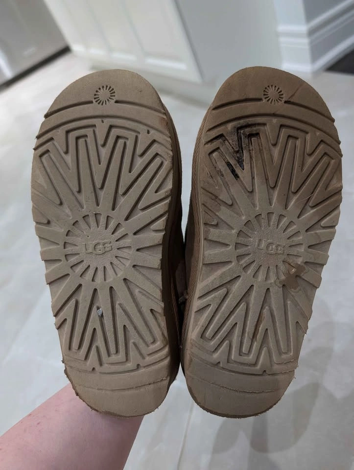 UGG Classic Ultra Mini Platform Boots Kids Size 2 - photo 5