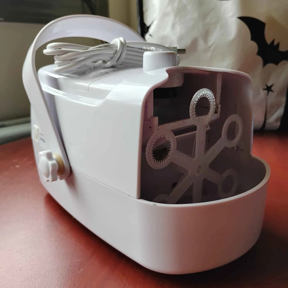 Portable Automatic White Bubble Machine - photo 3