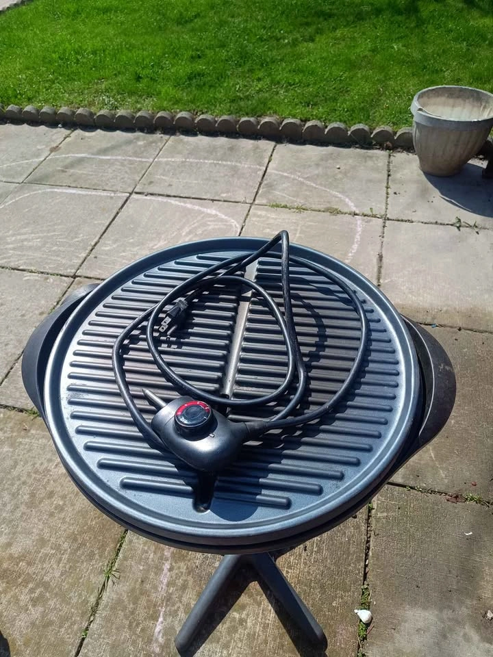 GEORGE FOREMAN ELECTRIC GRILL - photo 4