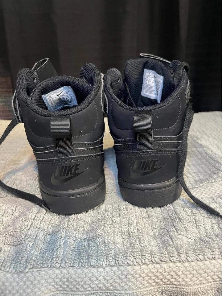 Nike Kids Sneakers Size 3.5Y – All Black (Good Condition) - photo 4