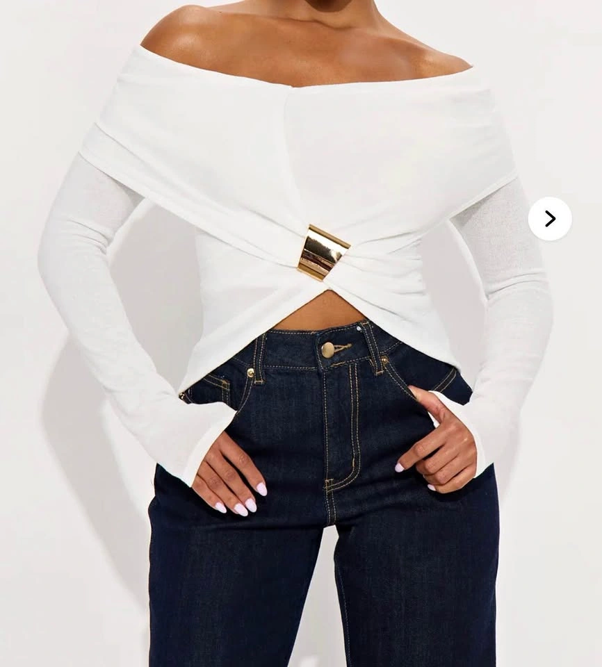 🤍White Off-Shoulder Twist Top (Gold Detail)