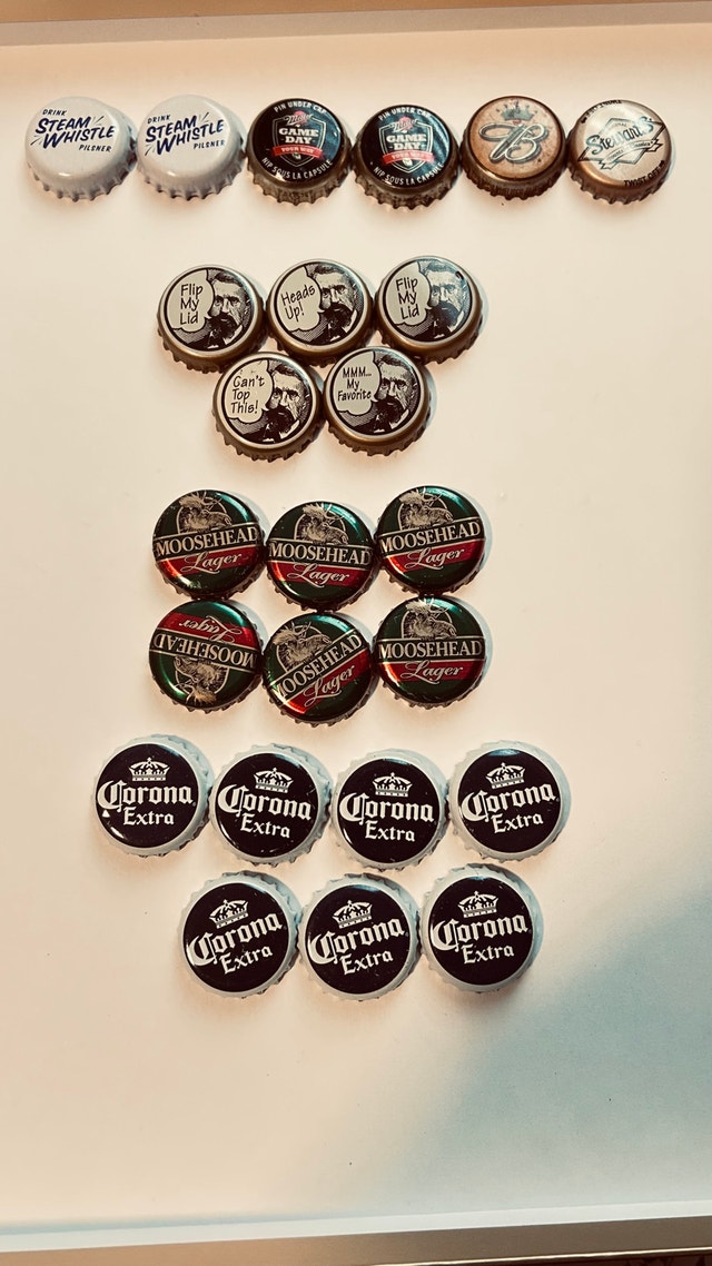 Beer Bottle Caps Lot – Various Brands – Crafts / Collection