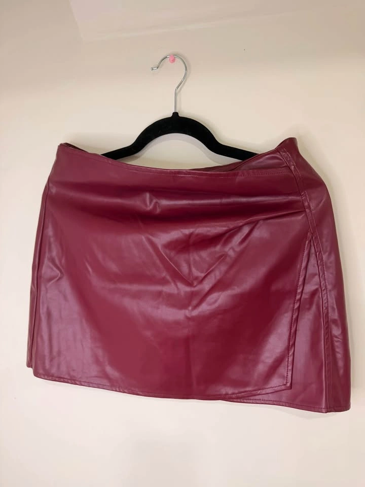 Reddish brown Faux Leather Mini Skirt – Bold & Stylish - photo 4