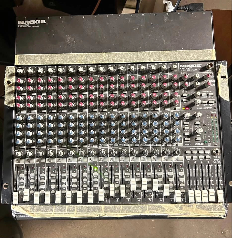 Mackie 1604-VLZ PRO 16 Channel Mic Line Mixer