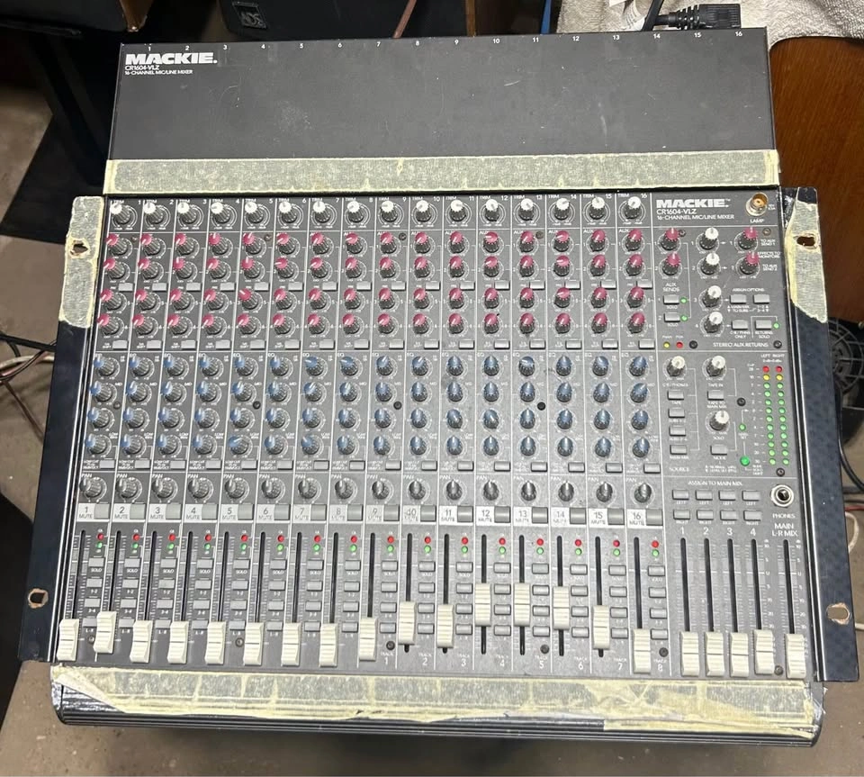 Mackie 1604-VLZ PRO 16 Channel Mic Line Mixer - photo 2