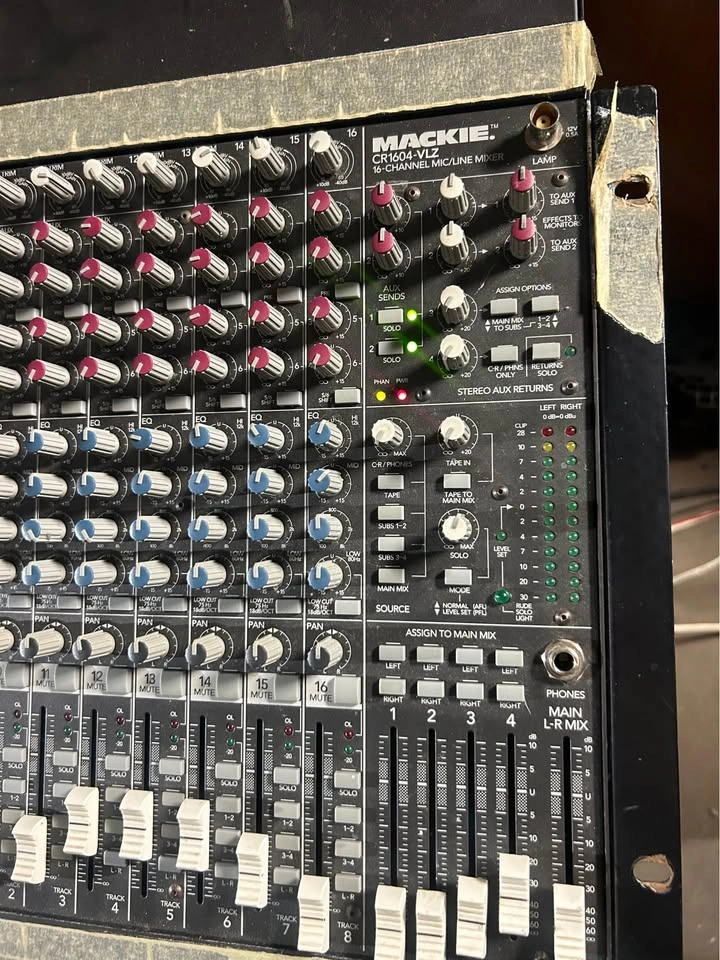 Mackie 1604-VLZ PRO 16 Channel Mic Line Mixer - photo 3