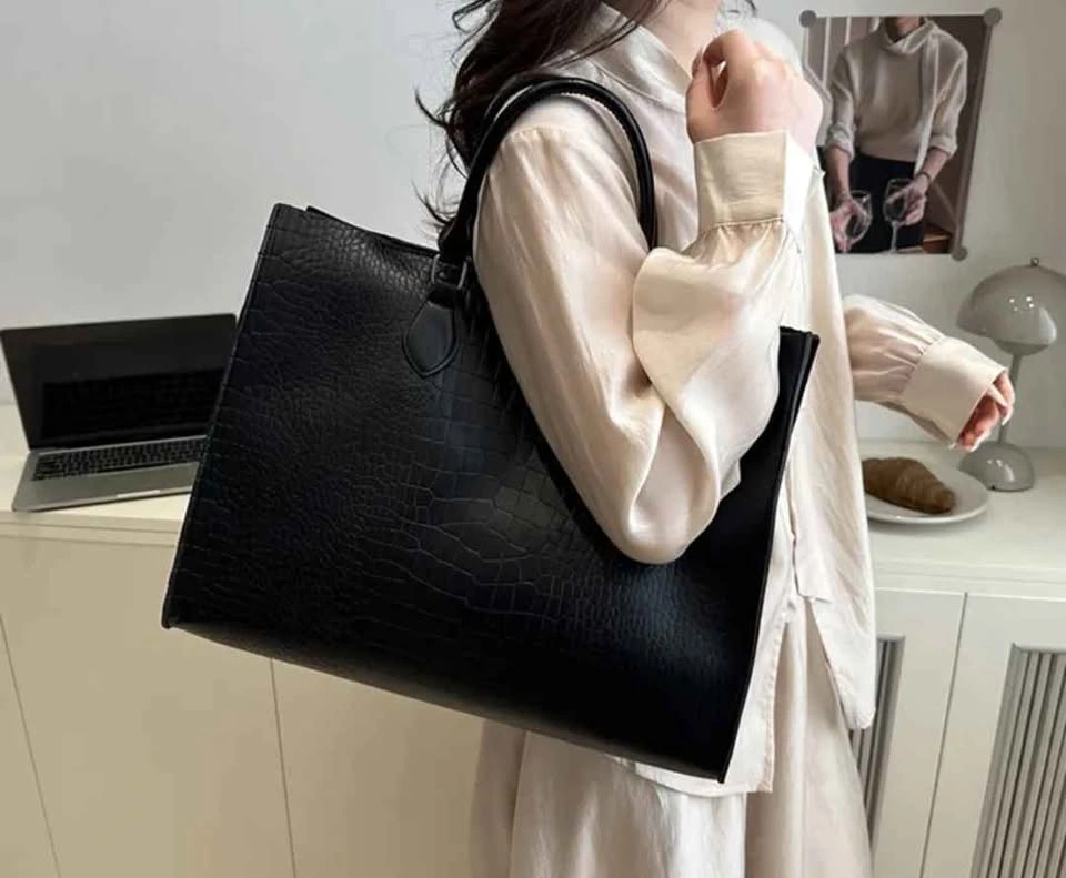 Brand new large capacity black color tote bag for women - photo 2