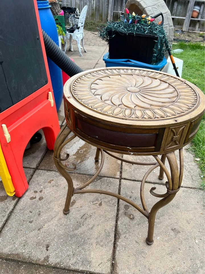 Vintage Carved Round Top Table - photo 3