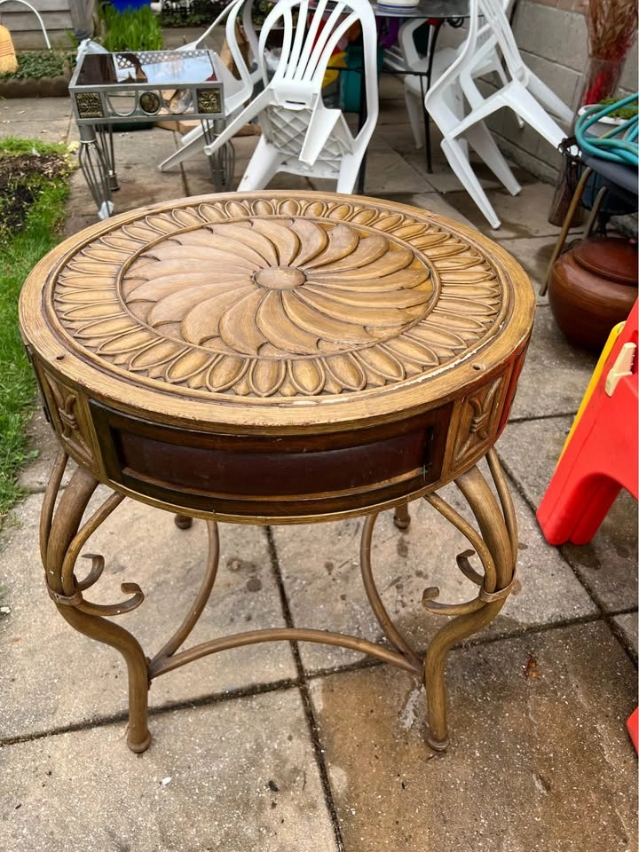 Vintage Carved Round Top Table - photo 4