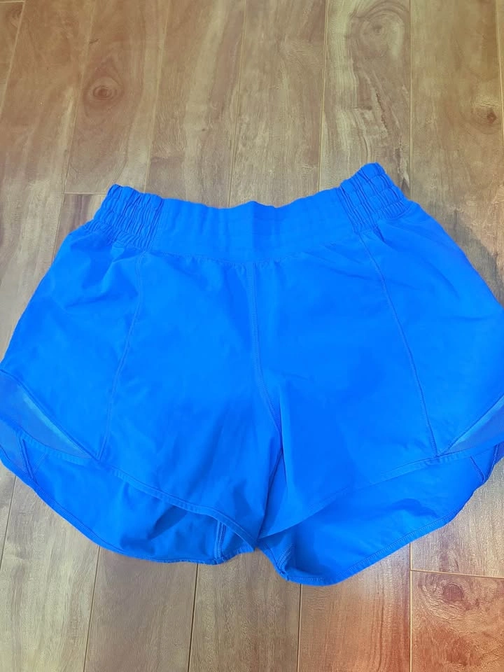 Lululemon Hotty Hot 4" Inseam Shorts Size 0