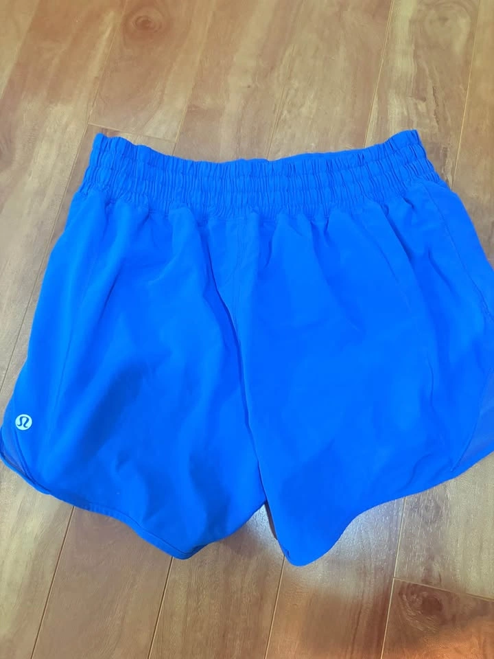 Lululemon Hotty Hot 4" Inseam Shorts Size 0 - photo 2