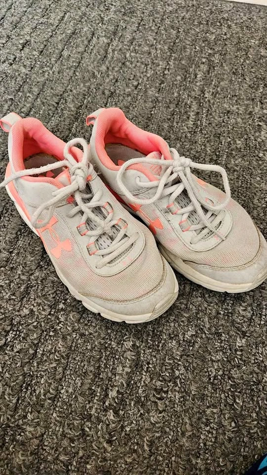 Under Armour girl's shoes sneakers size 3.5y
