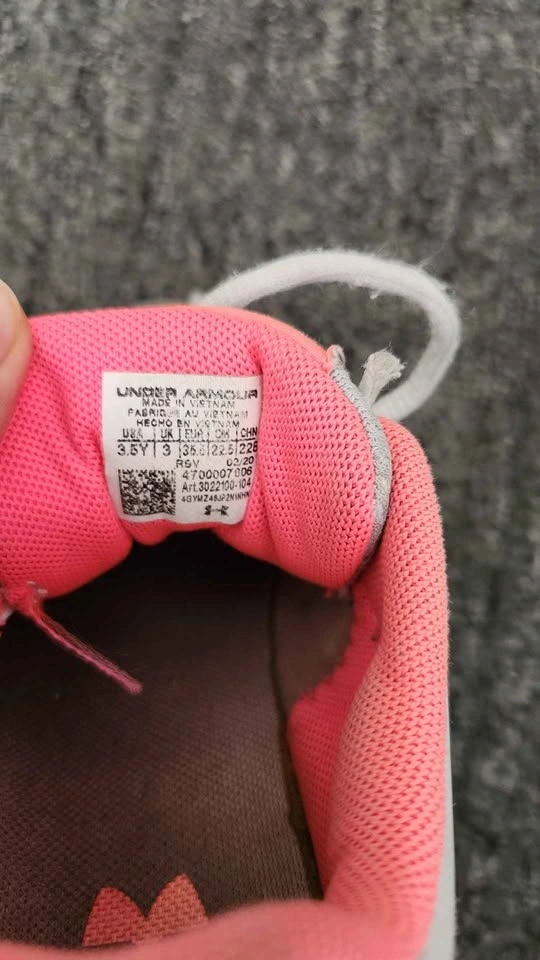 Under Armour girl's shoes sneakers size 3.5y - photo 2