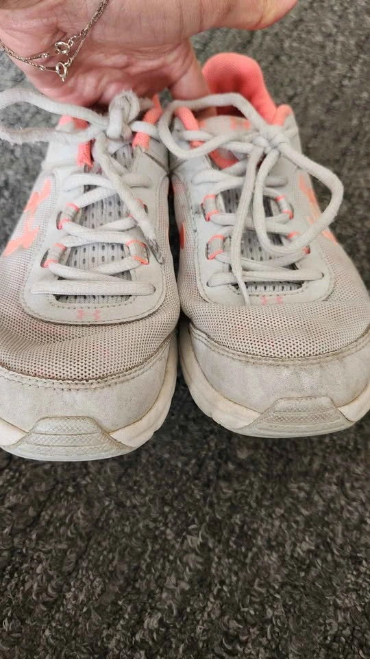 Under Armour girl's shoes sneakers size 3.5y - photo 3