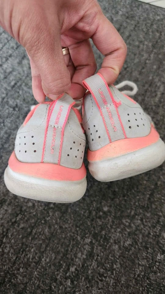 Under Armour girl's shoes sneakers size 3.5y - photo 4