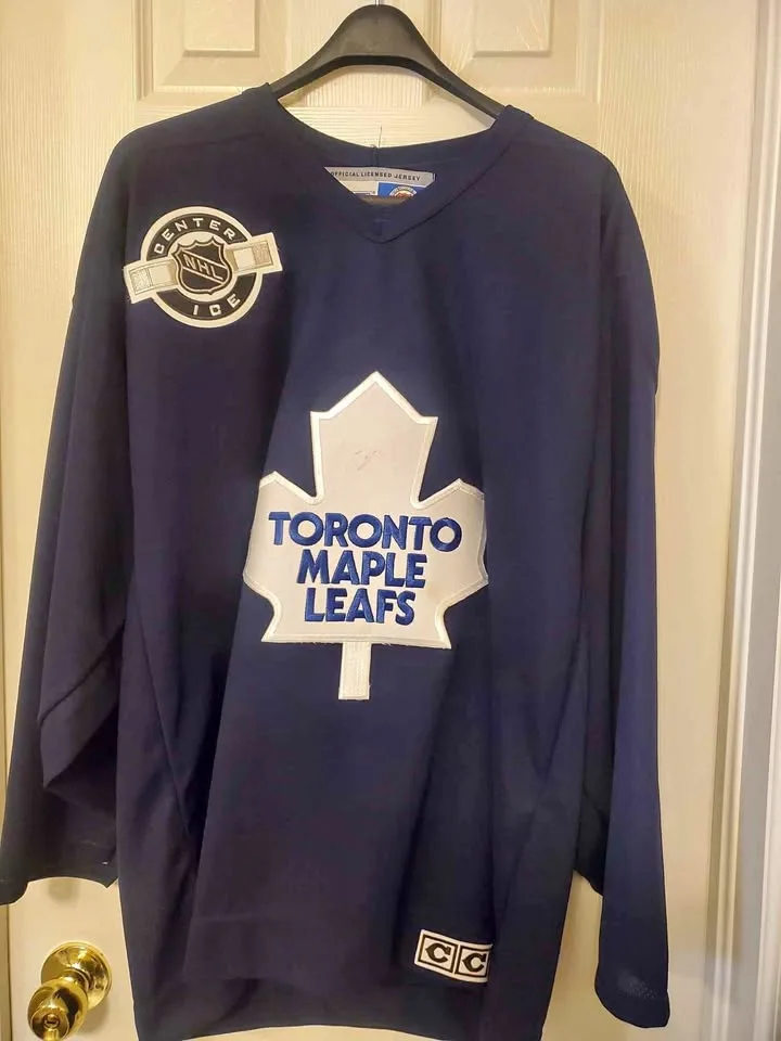 Toronto Maple Leafs Hockey Jerseis M or XL thumbnail