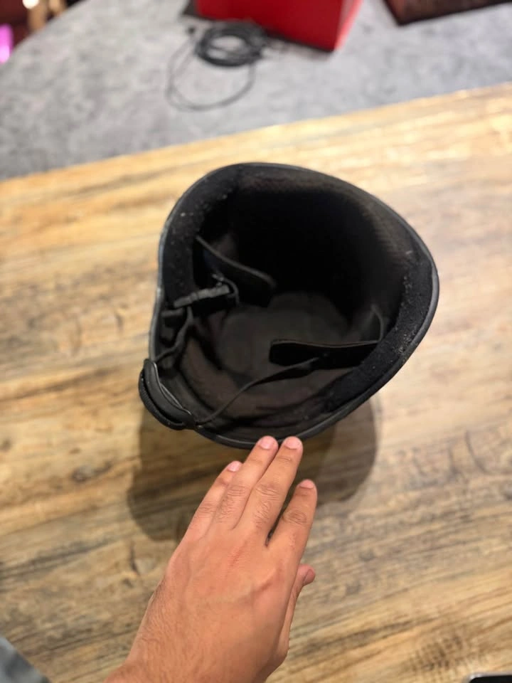 Black Protective Helmet / Hard Hat (Used) - photo 2