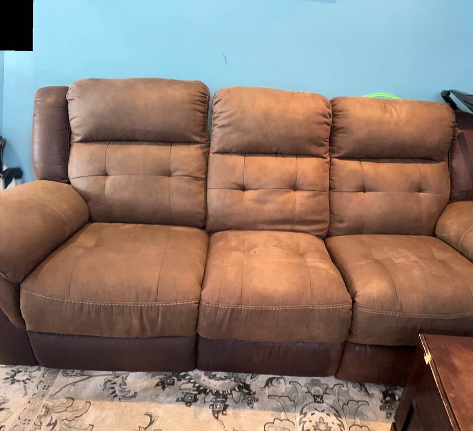 Power reclining sofa ( pick up in sourhloop) - photo 2