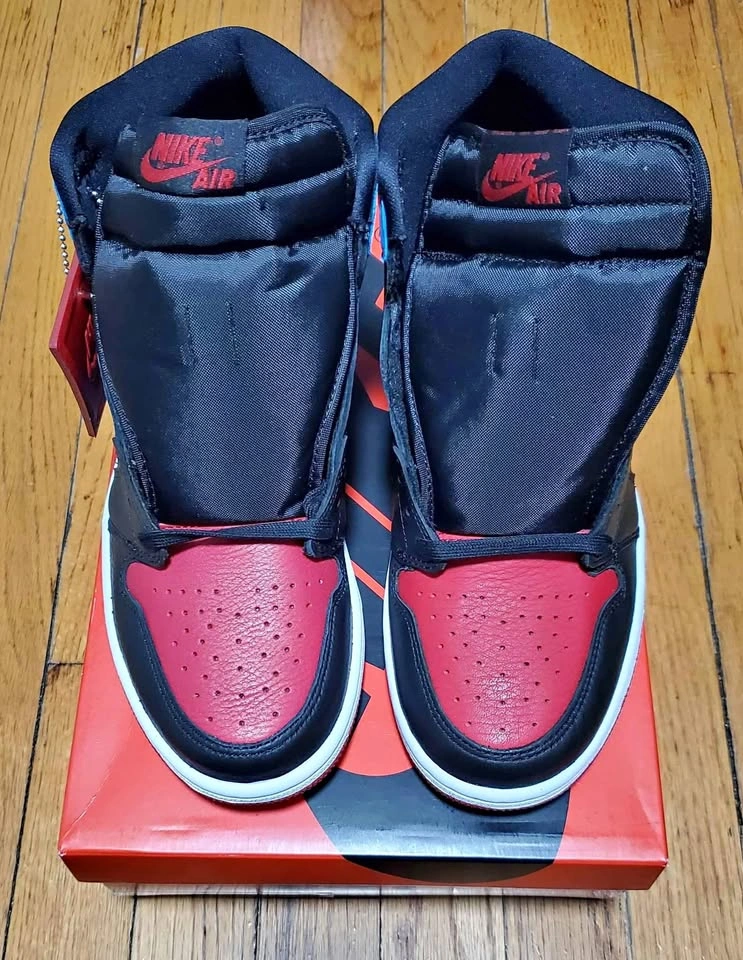 Air Jordan 1 Retro High OG 'NC to CHI' 9 Women 7.5 Men