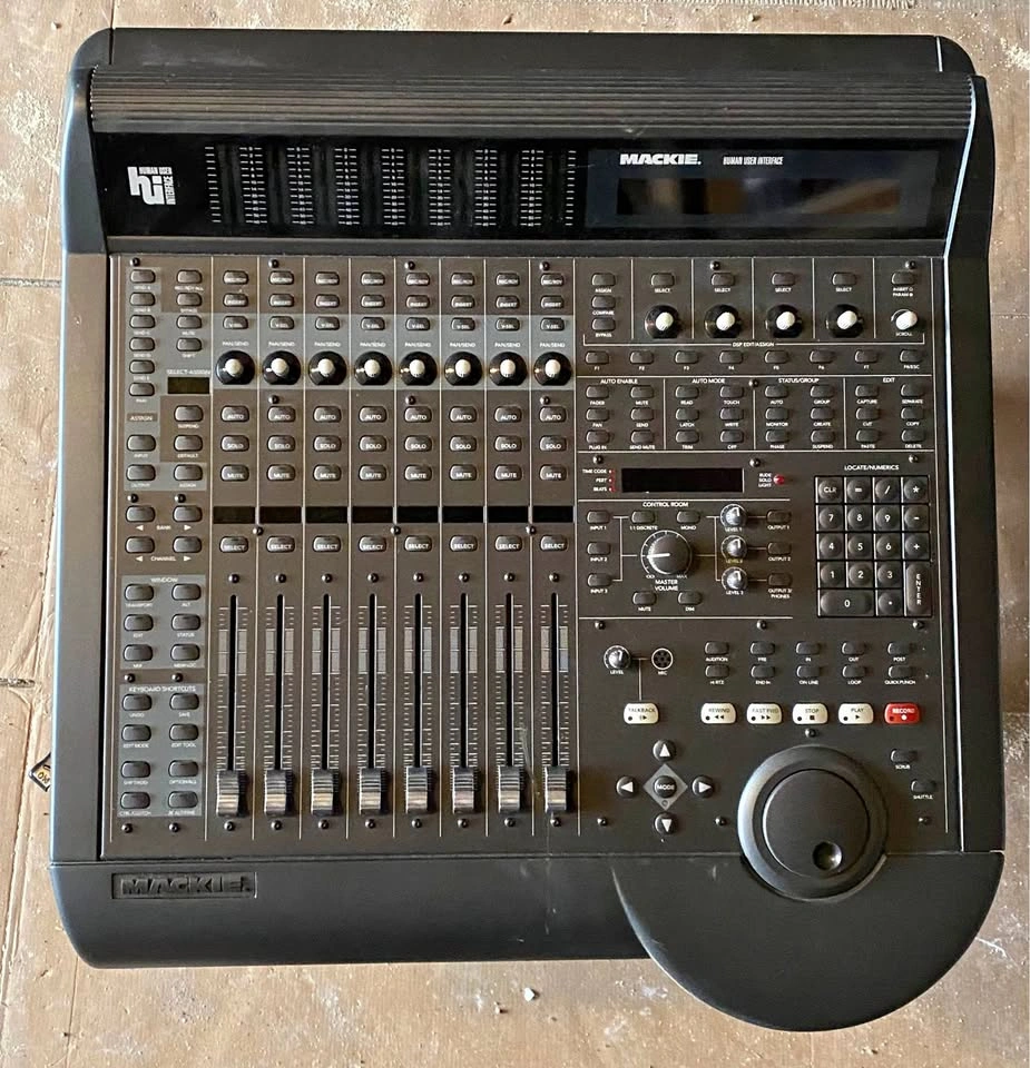 Mackie Human User Interface DAW Surface Controller (LR111595)