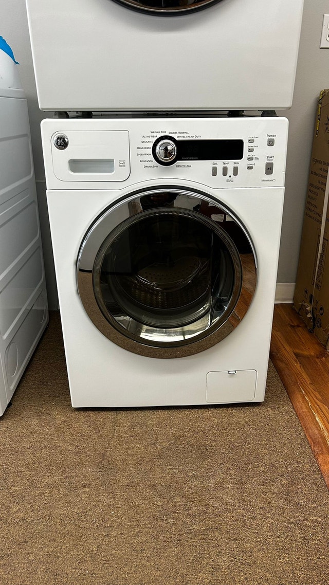 GE Washer Dryer Stacked White - photo 2
