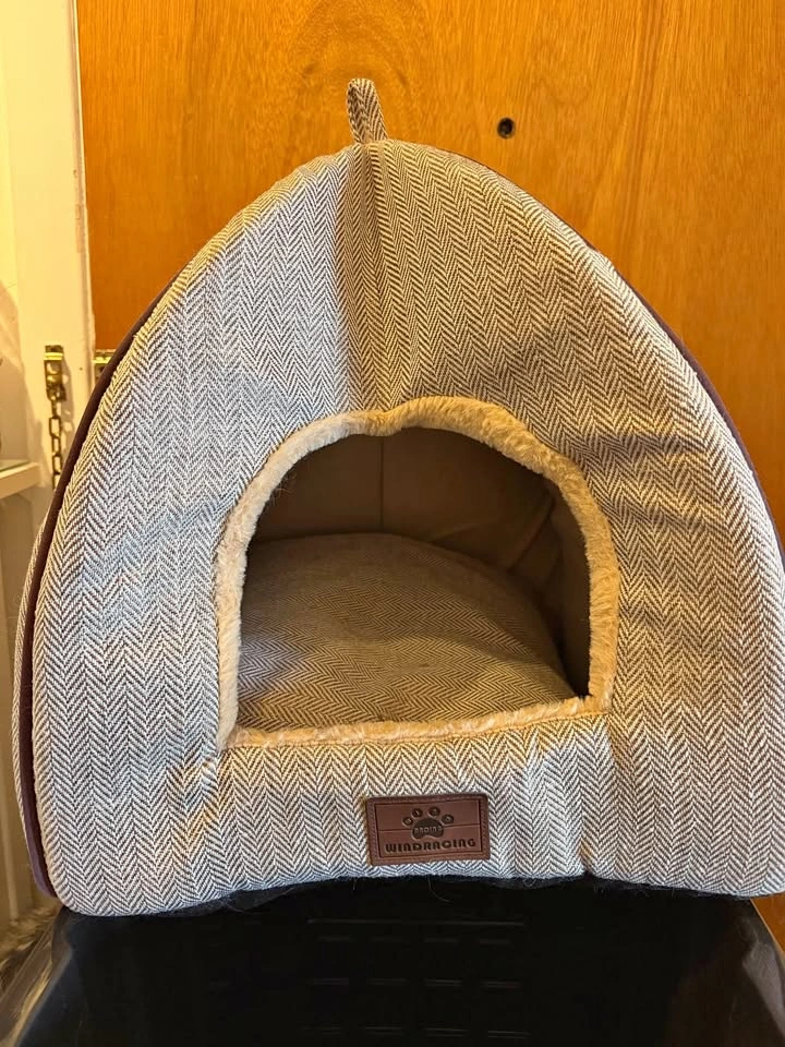 Cat house/tent