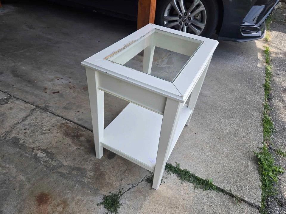 White Glass Top End Table - photo 3