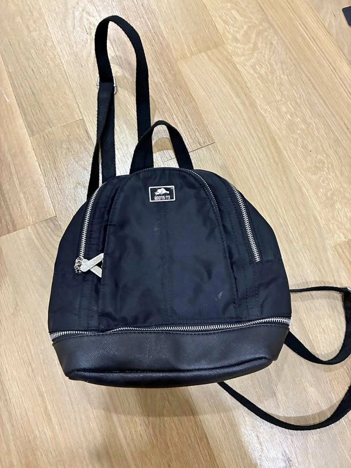 EUC Women’s purse/backpack