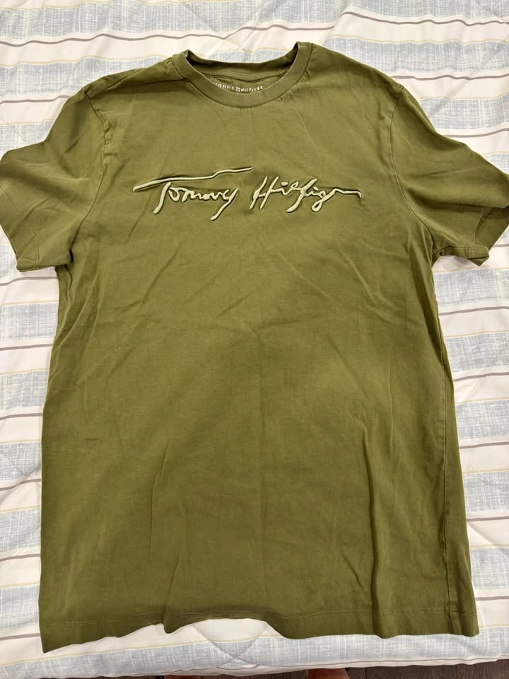 2 Tommy Hilfiger Mens T-Shirts - Size M