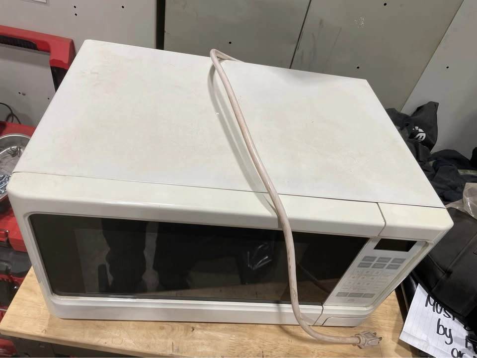 Amana Microwave - photo 3