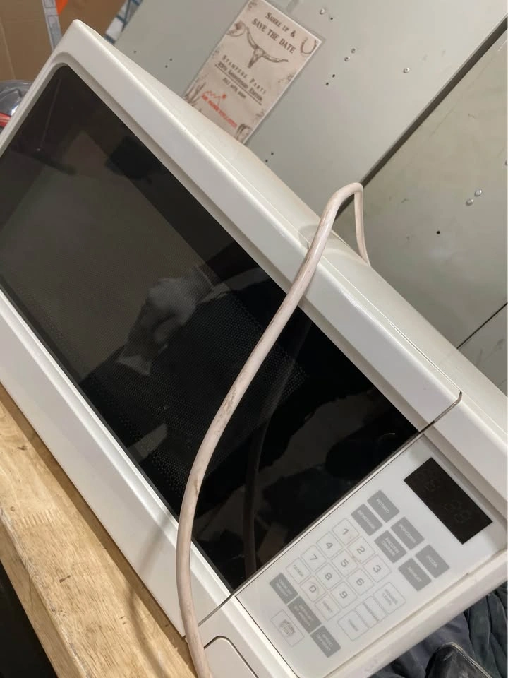 Amana Microwave - photo 4