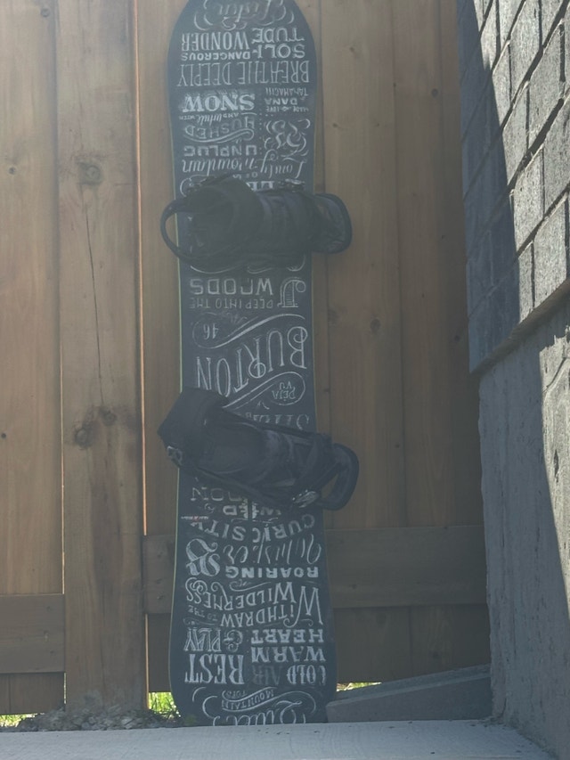 Burton snowboard 146
