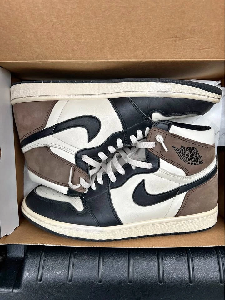 UA/Rep Air Jordan 1 Mocha Size 10